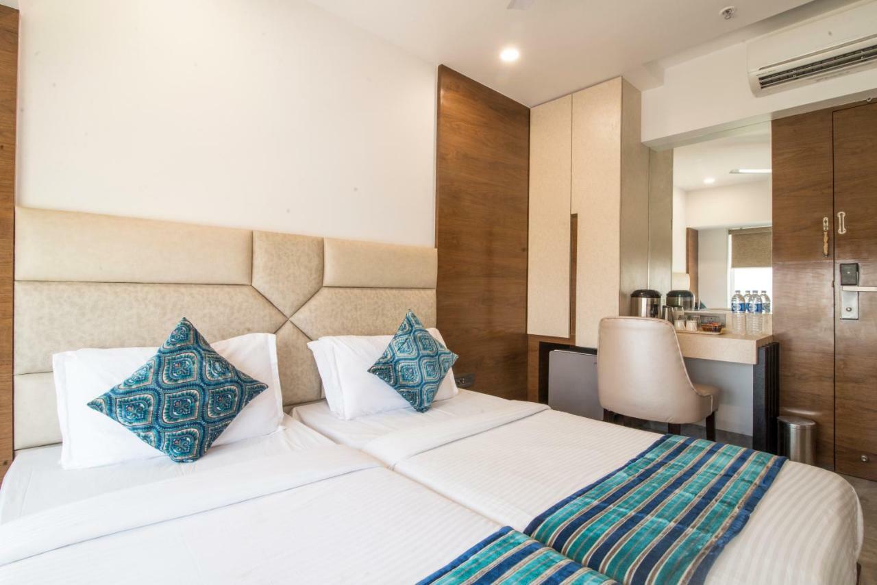 Hotel Wego Мумбаи Экстерьер фото
