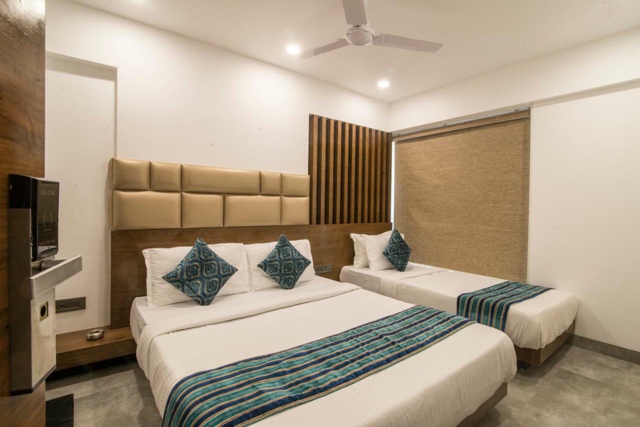 Hotel Wego Мумбаи Экстерьер фото