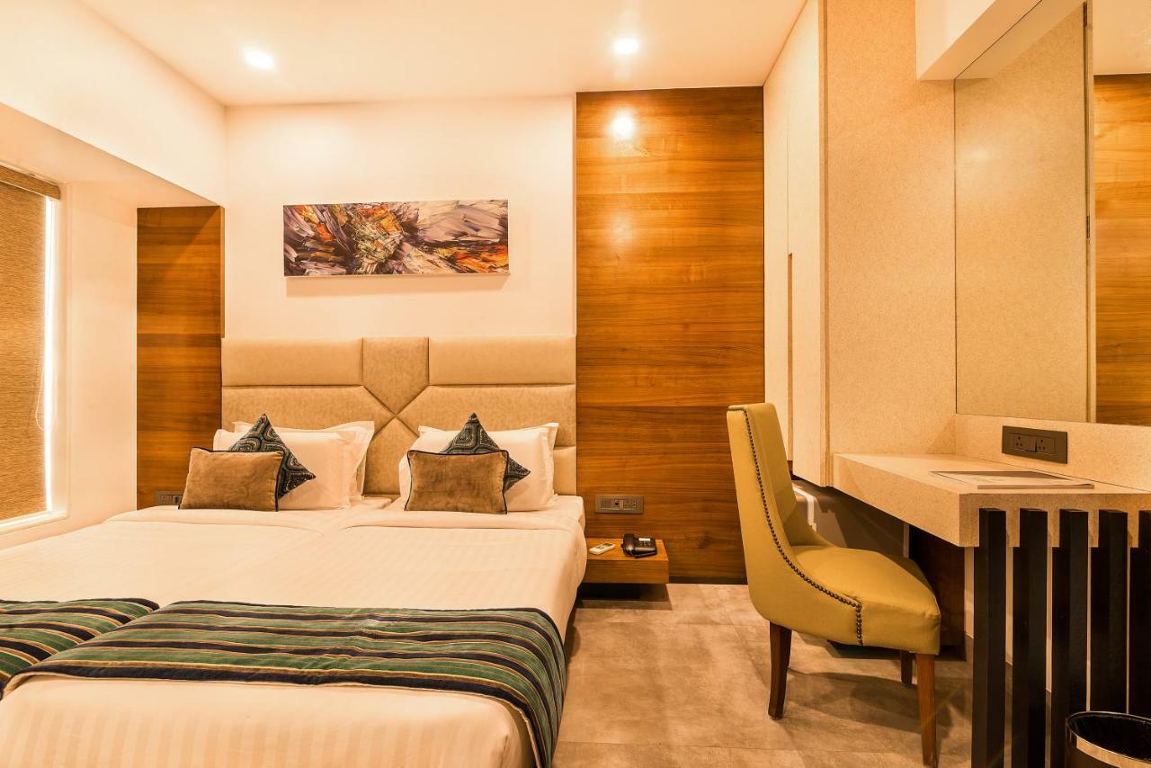 Hotel Wego Мумбаи Экстерьер фото
