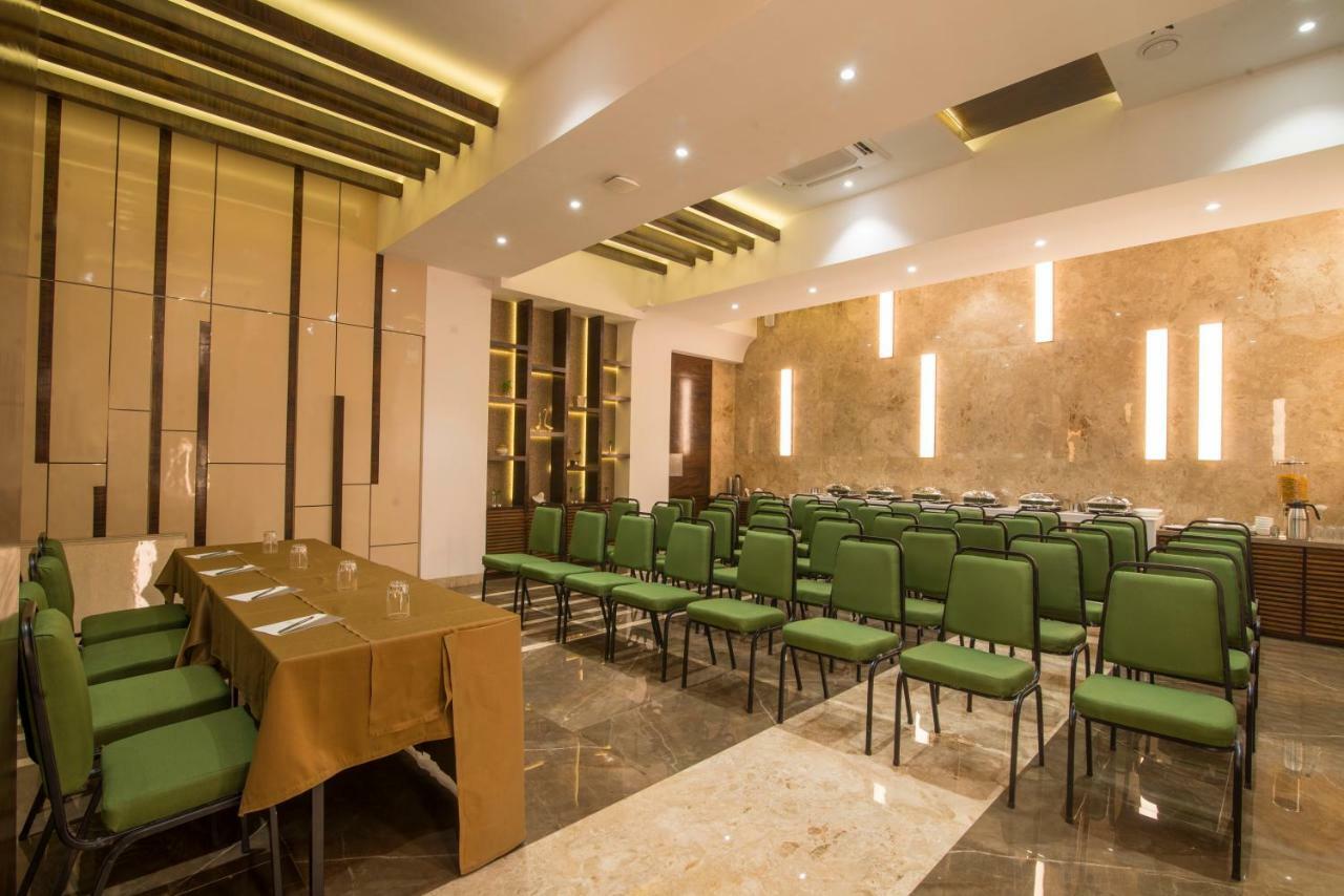 Hotel Wego Мумбаи Экстерьер фото