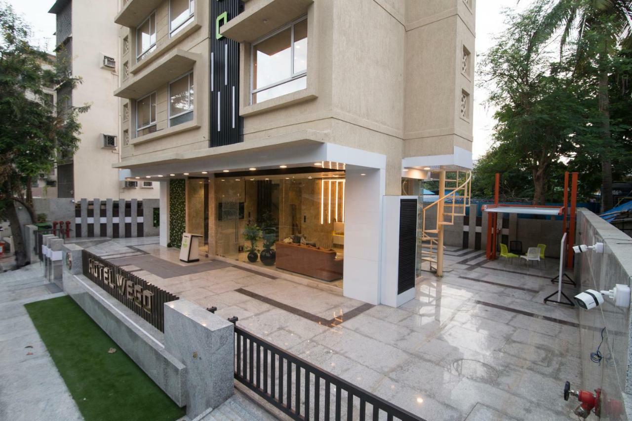 Hotel Wego Мумбаи Экстерьер фото